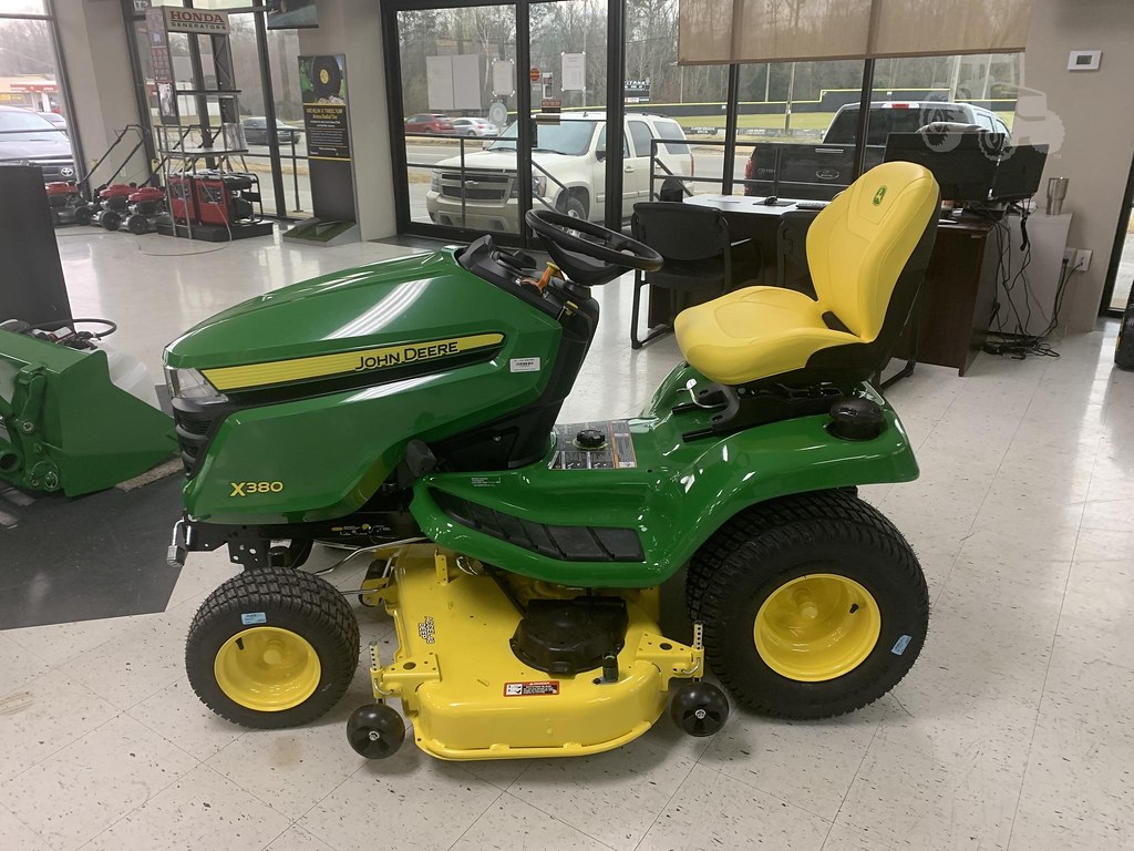 John Deere X380 Specs, Engine, Transmission, Dimensions