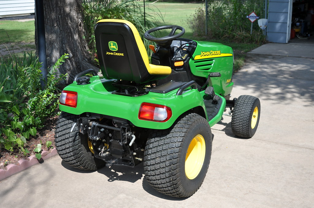 John Deere X485 Specs, Engine, Transmission, Dimensions