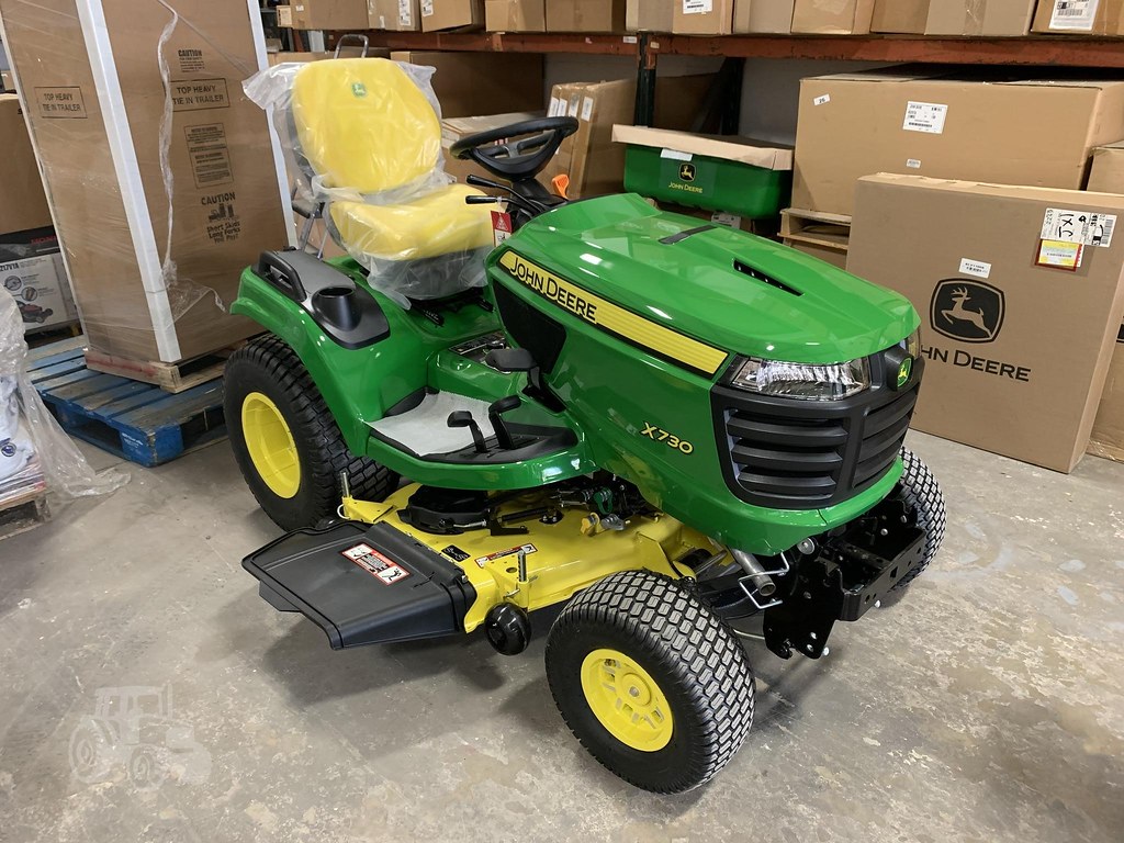 John Deere X730 Specs, Engine, Transmission, Dimensions