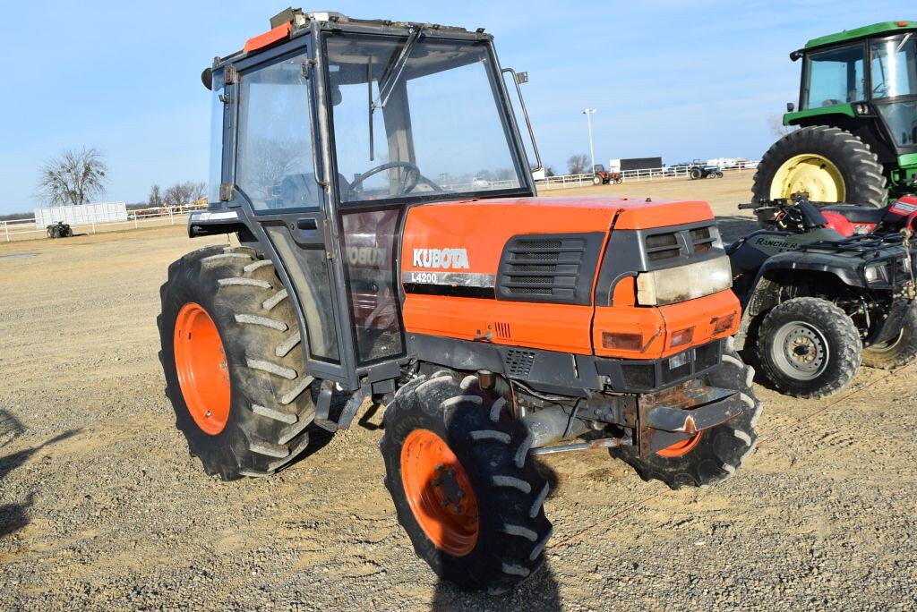 Kubota L4200 Specs, Engine, Transmission, Dimensions