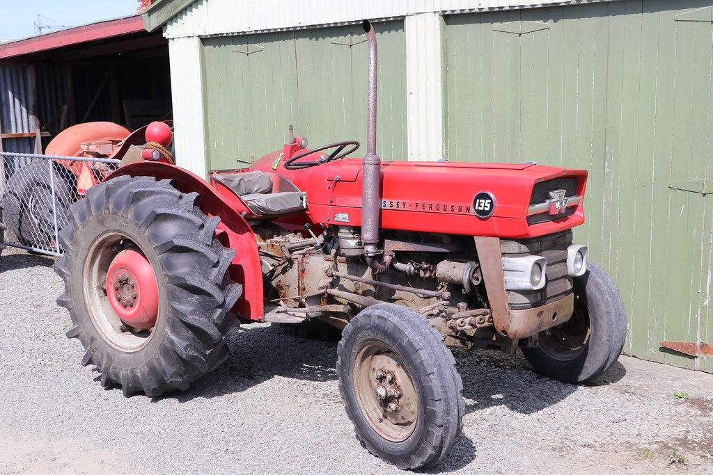 Massey Ferguson 135 Specs, Engine, Transmission, Dimensions