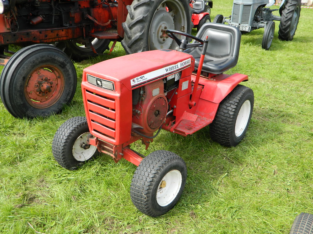 Wheel Horse C121 Specs, Engine, Transmission, Dimensions