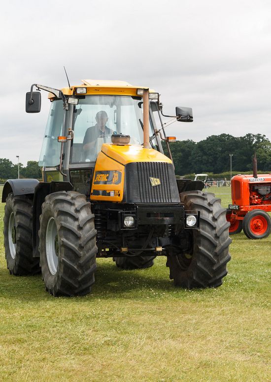 JCB Fastrac 2115 Specs, Engine, Transmission, Dimensions