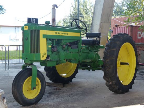 John Deere 420: Specs, Engine, Transmission, Dimensions