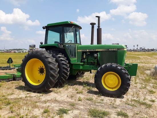 John Deere 4440: Specs, Engine, Transmission, Dimensions