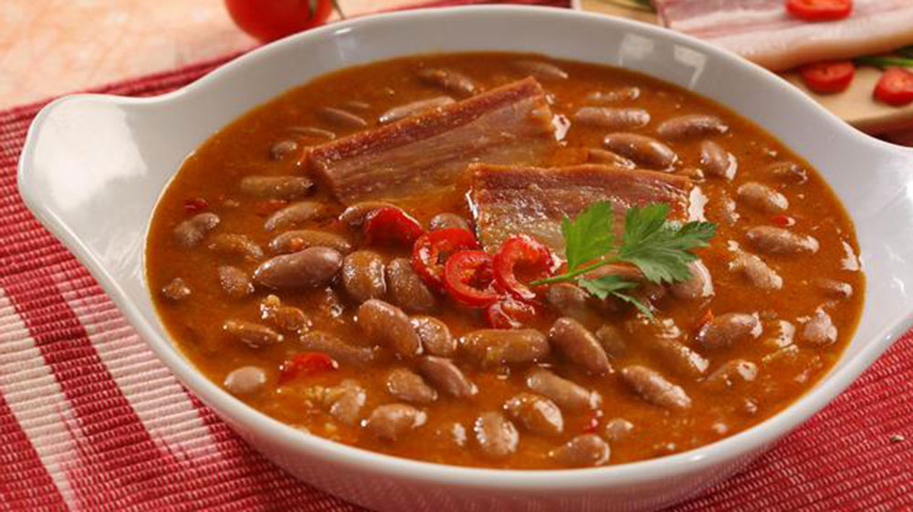 Fasule me Pastërma Shije Tradite nga Duart e Amvisave Agro