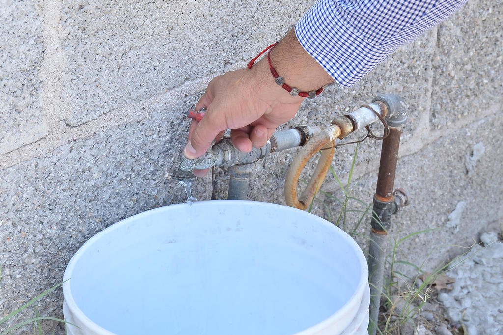 Coahuila al 'tandeo' el agua en Torreón Jardín (El Siglo de Torreón