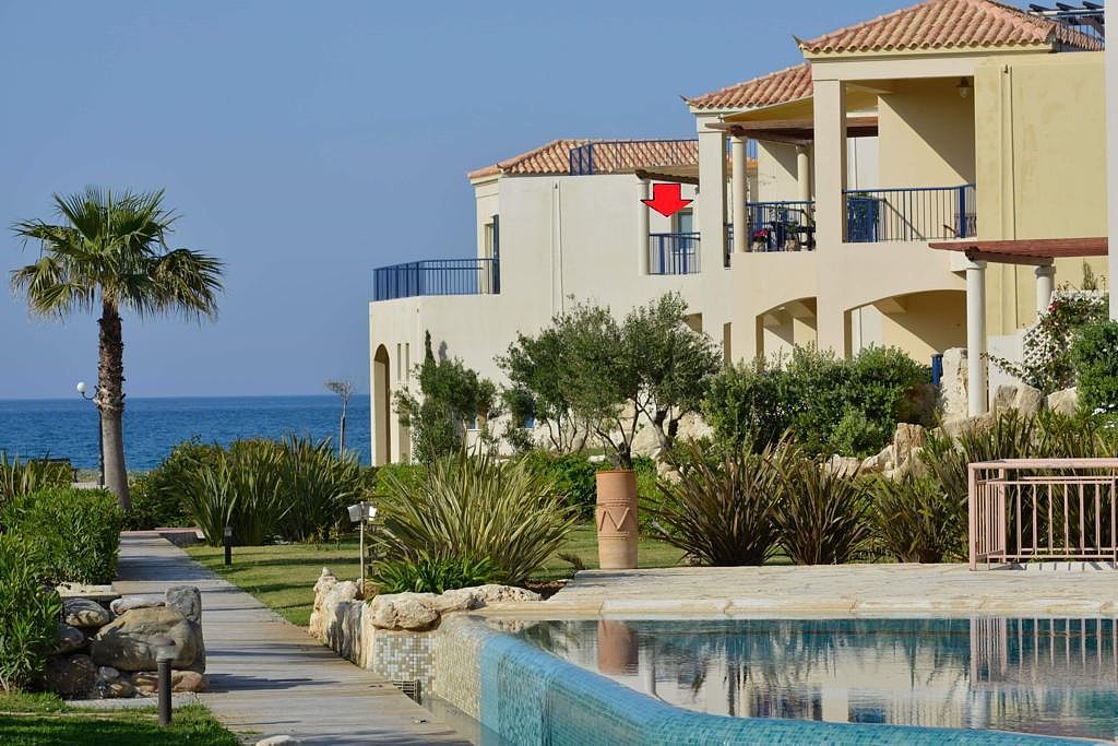SEAFRONT APARTMENT IN PLATANIAS AREA A Home In Crete