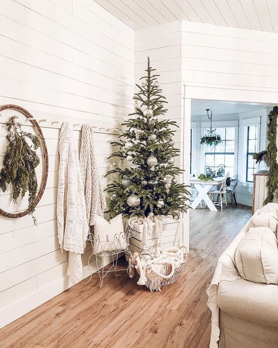 40 Scandinavian Christmas Decorating Ideas & DIYs
