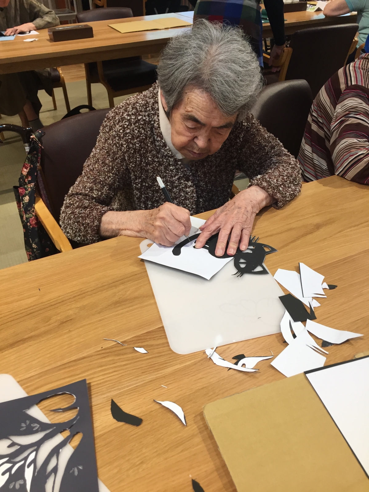 今日は切り絵教室の日です あいあい