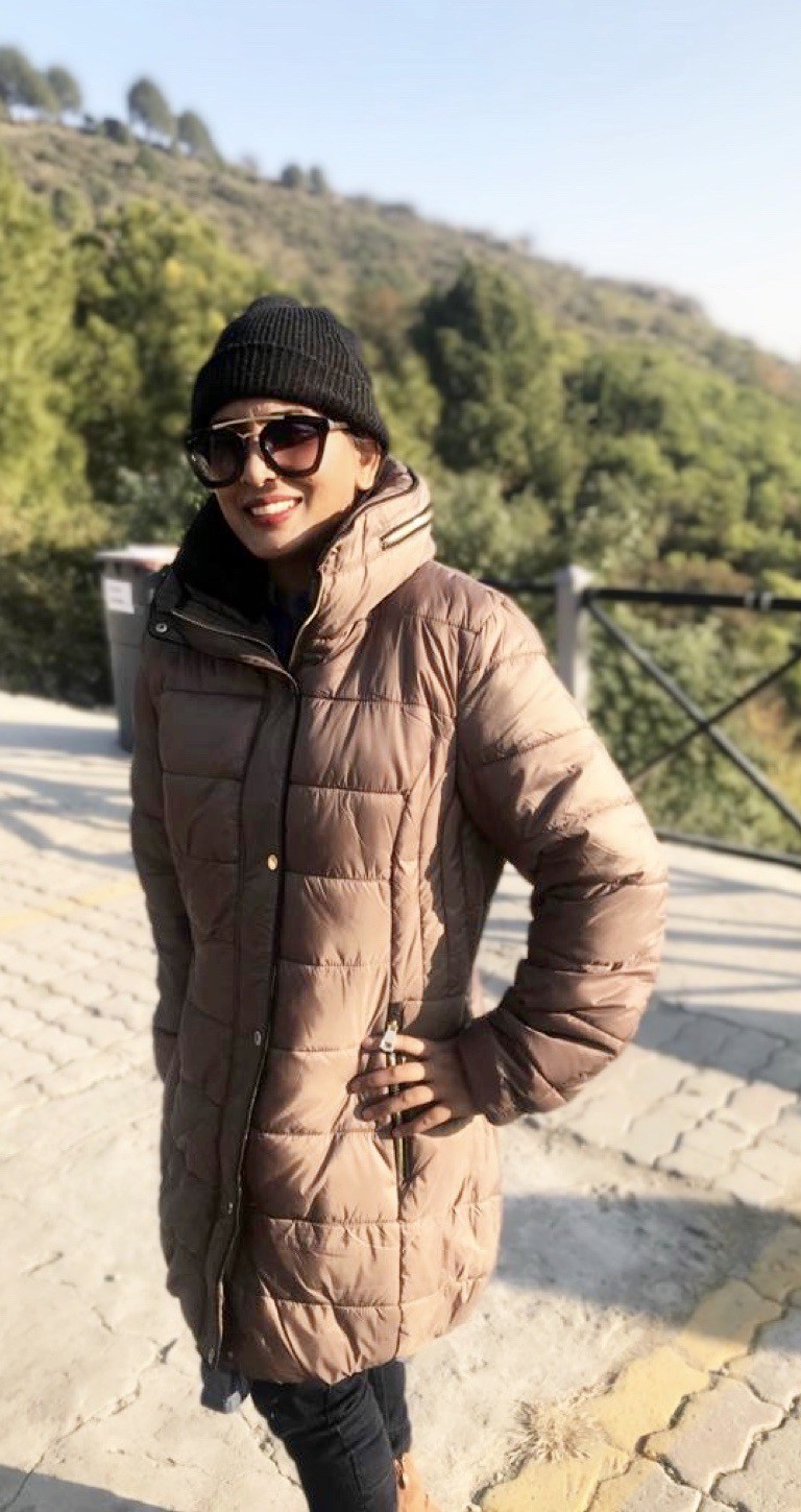 Here, I'm  freezing in sunlight wearing  Ocean frost Moisture Sunscreen on my face