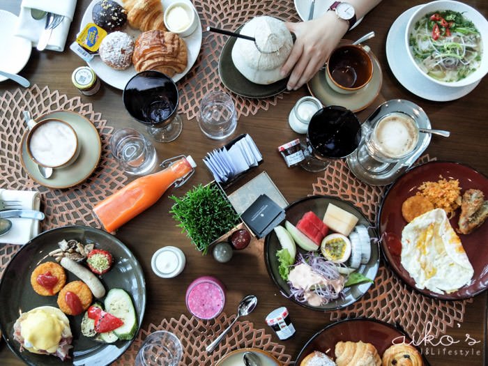 【浪漫北越】河內72洲際 INTERCONTINENTAL HANOI LANDMARK 72，整顆椰子的超狂早餐不容錯過。