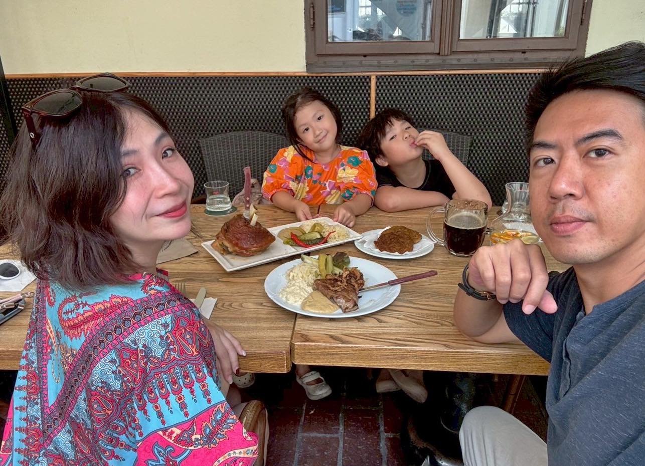 【捷克自助】布拉格豬腳名店 Bredovský Dvůr，環境舒適的地窖風格運動酒吧！