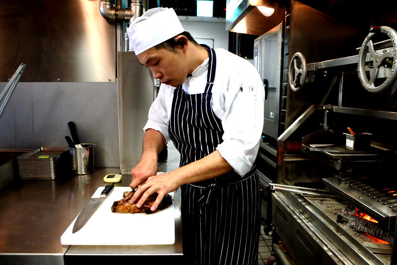 高雄│台鋁 étage15乾式熟成牛排館新開幕來嚐鮮～豐腴的油花太讓人著迷啦！