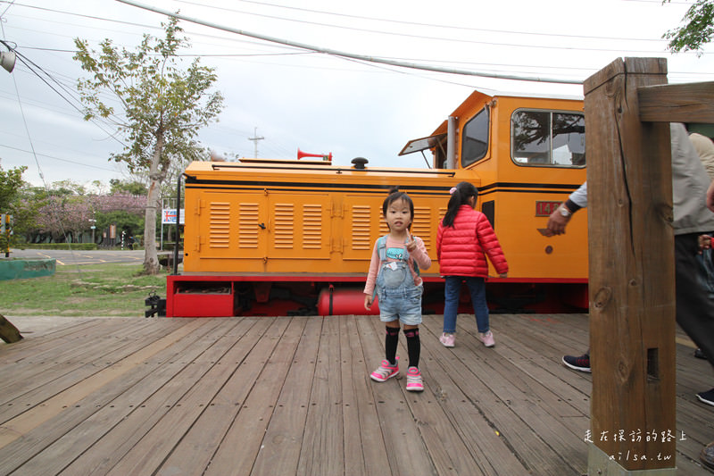 嘉義一日遊親子景點│蒜頭糖廠蔗埕文化園區 到老車站搭復古小火車吧
