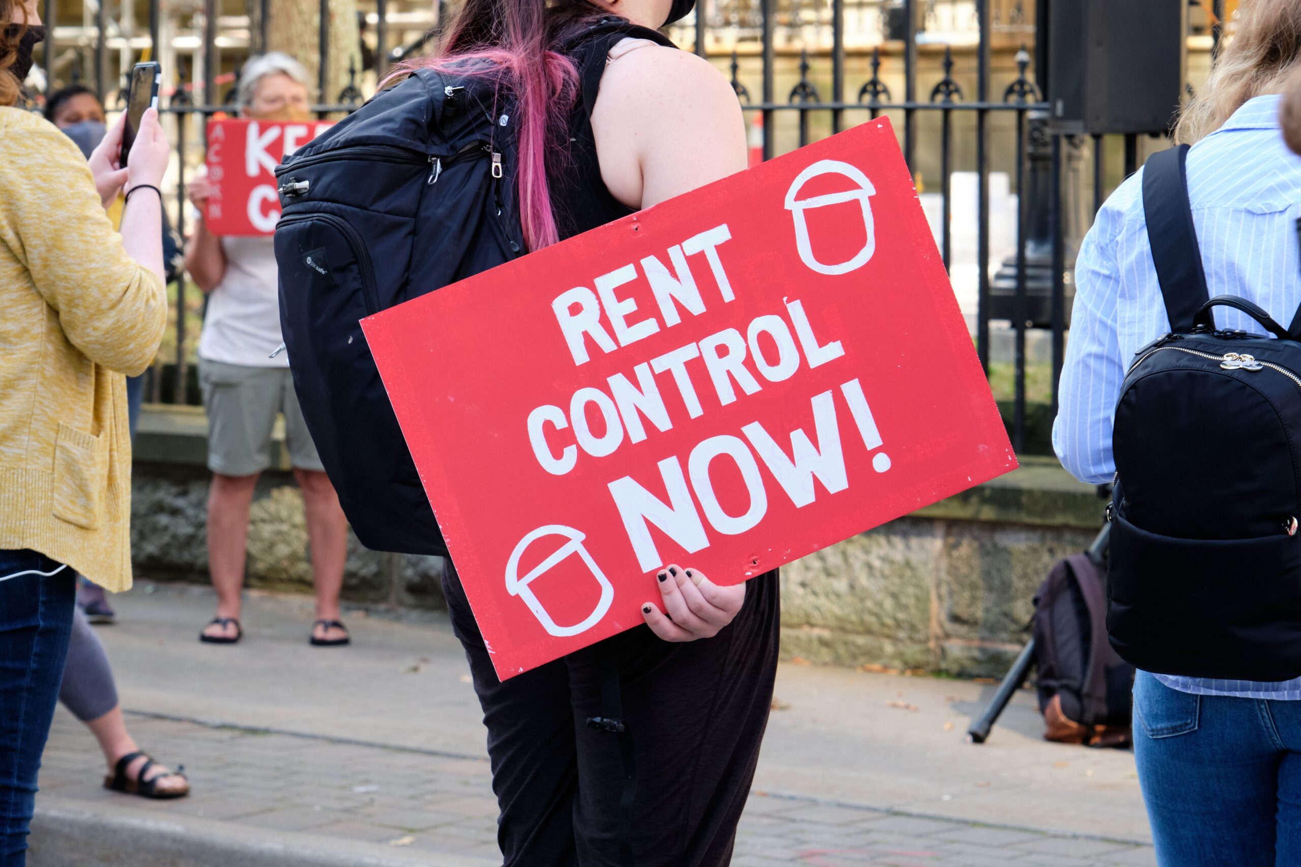 Popular news site lies to young readers about rent control Accuracy