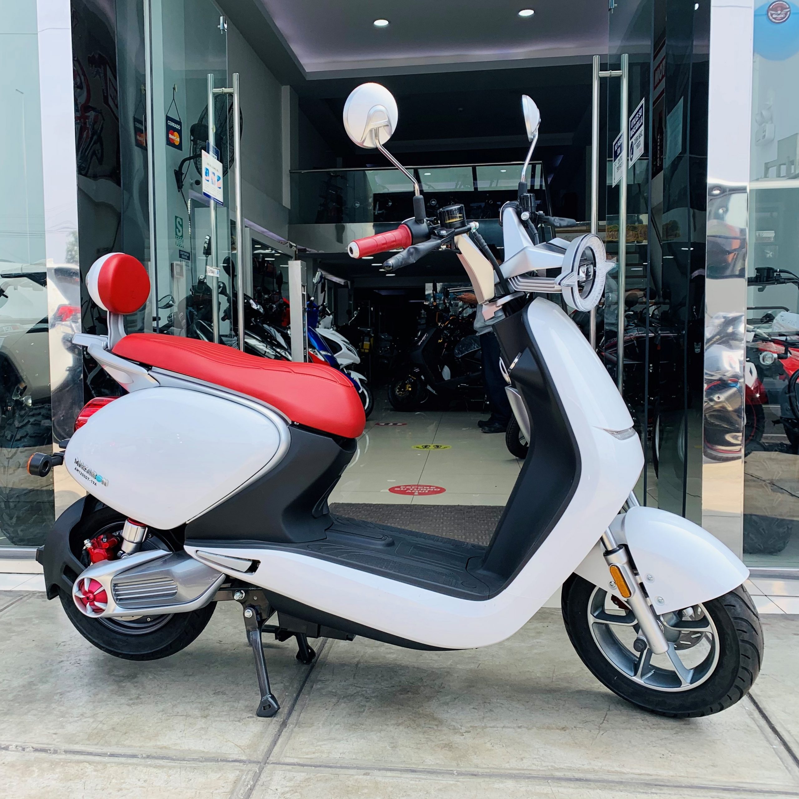 Moto Eléctrica Scooter Makaron AIMA Peru Motos Electricas Peru