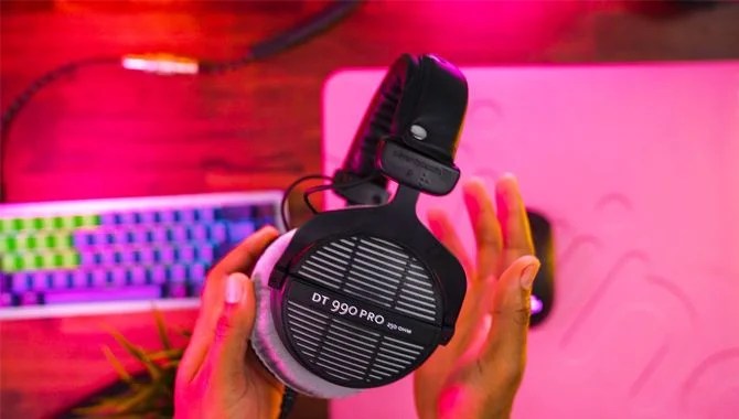 2-Beyerdynamic-459038-DT-990-PRO-open-Studio-Headphone