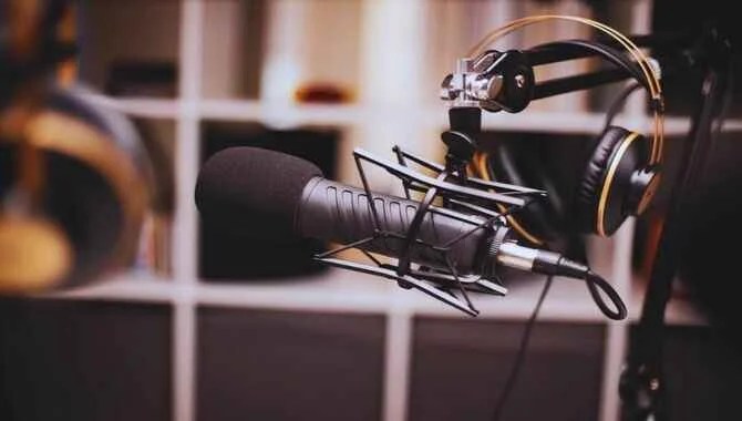Below Is Shown The Visual Difference Between A Stereo And Mono Track In Studio Target Word