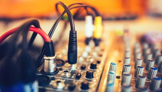 Distinction Among A Soundbar And A Receiver
