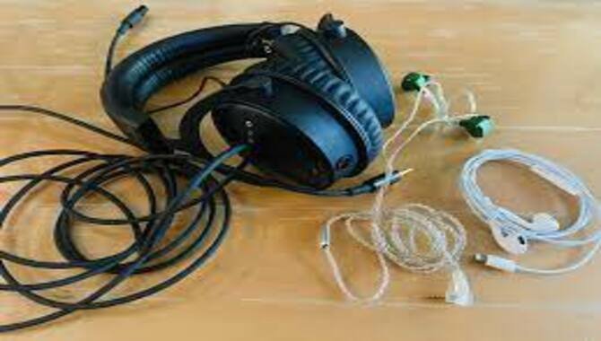 Pull your headphone cord through the headphones.
