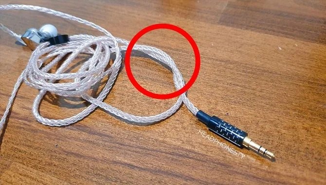 How To Get Kinks Out Of Headphone Cords?