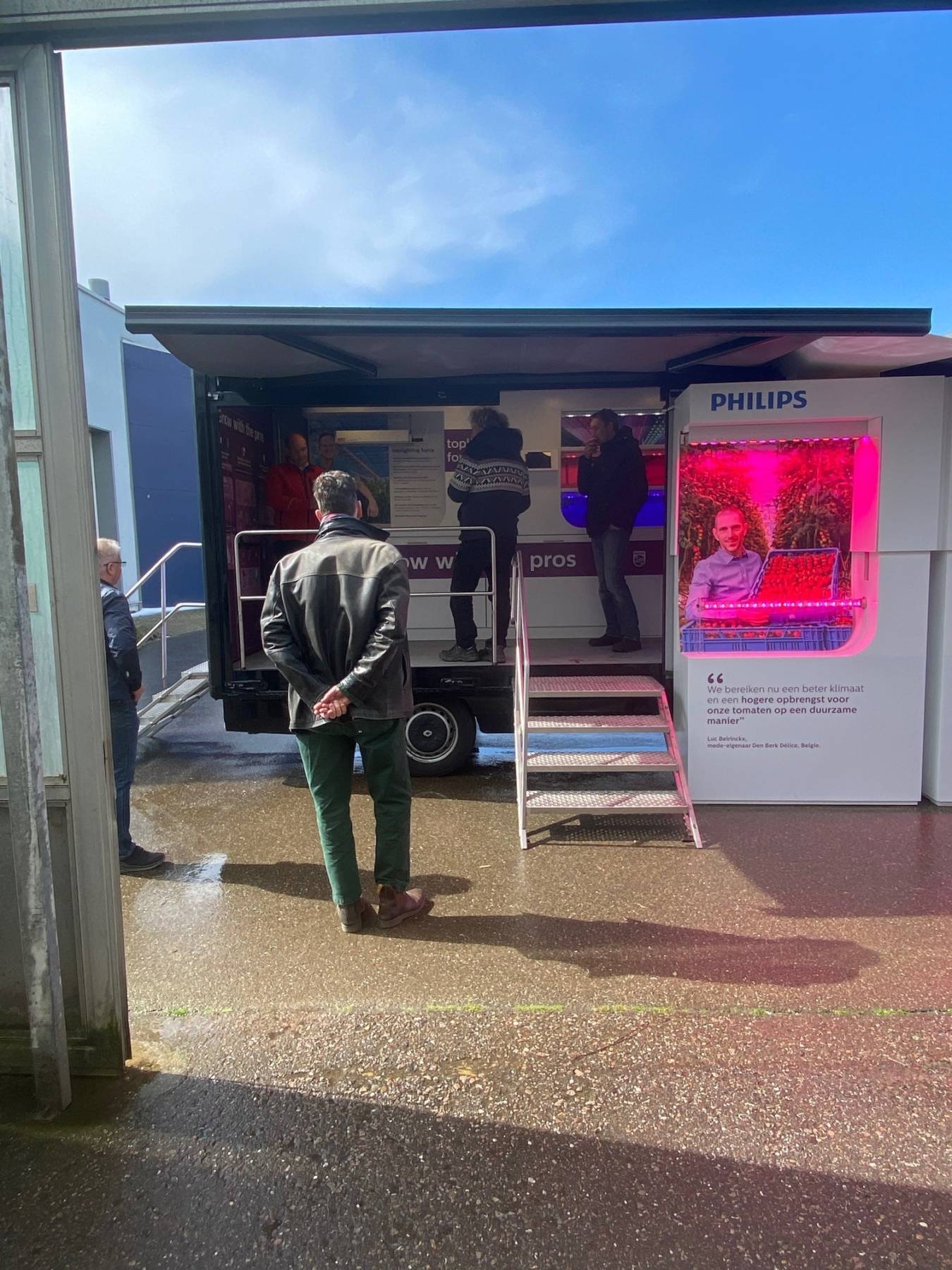 Dutch Lighting Company Goes To Where The Growers Are Via The Signify Led Roadshow Aiph