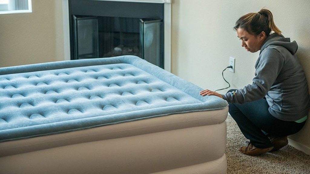 How to Remove Air Bubbles From Airbeds