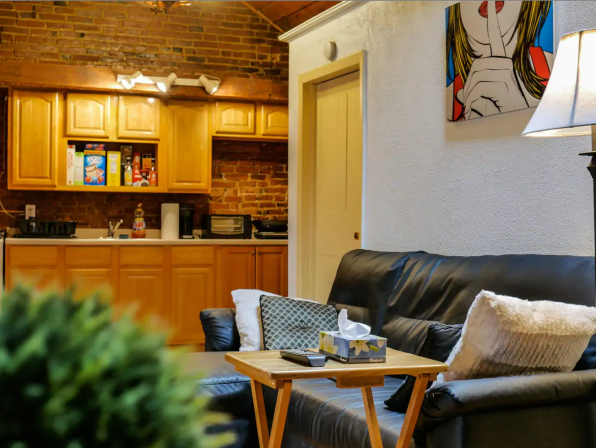 Into the Airbnb EP 15 Managing four Airbnb listings in Albany, New York remotely Airbtics