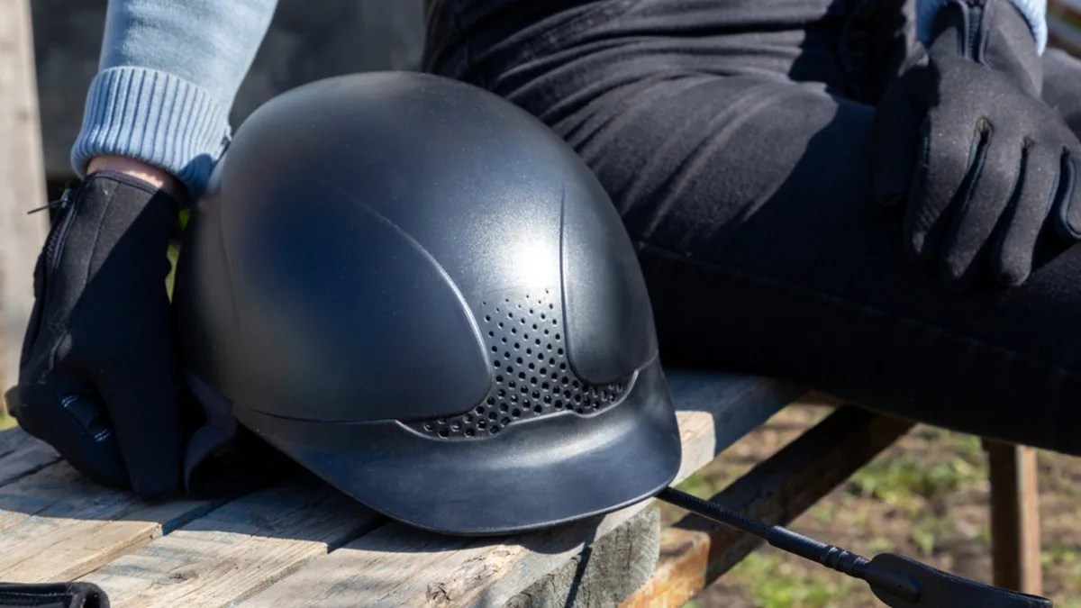 Older riding hat standards to be withdrawn from next year Association