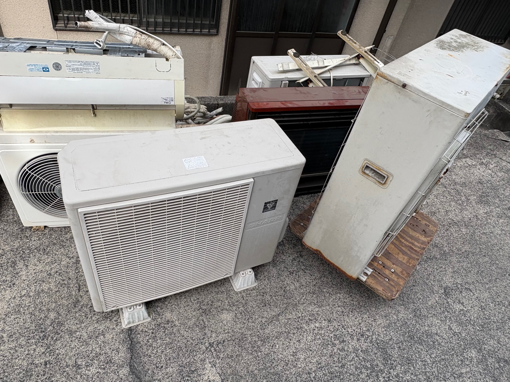 安佐北区１軒家不要なエアコン４台取り外し
