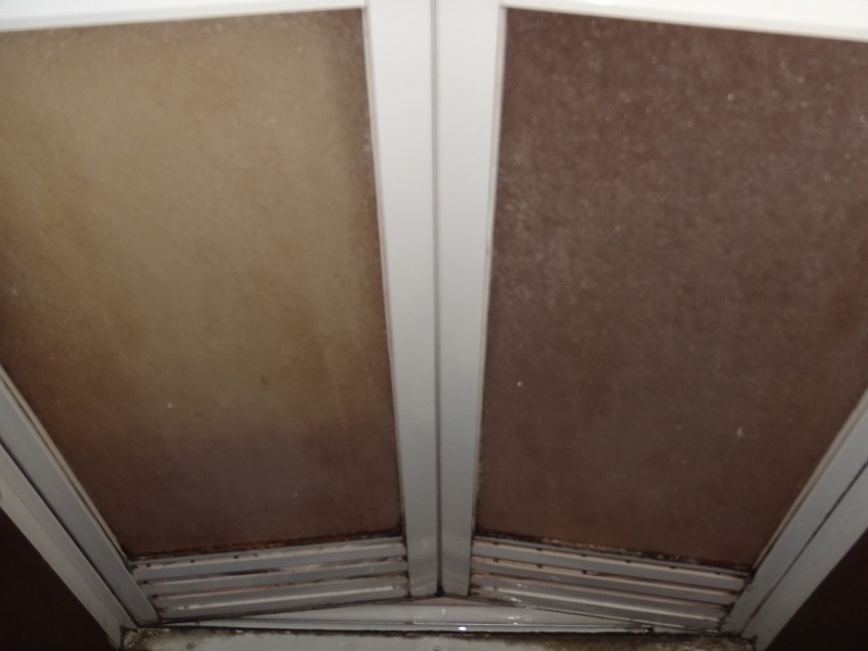 風呂 ドア 隙間 ホコリ englshzura