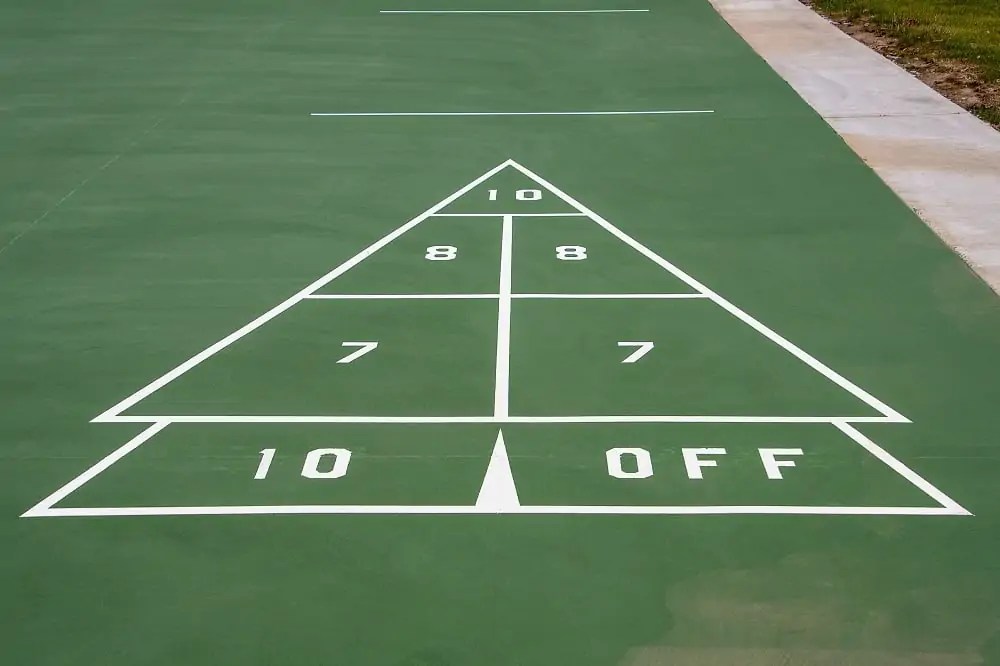 How To Play Shuffleboard On Ground / 4 Ways To Play Shuffleboard