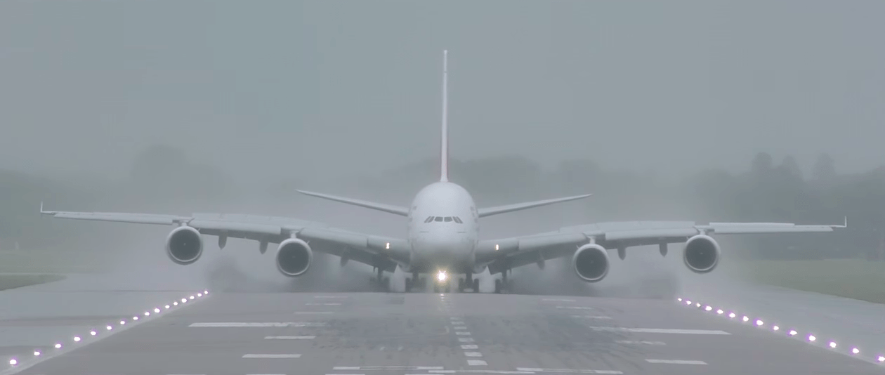 VIDEO Emirates powerful water spray landing during yesterday showers at