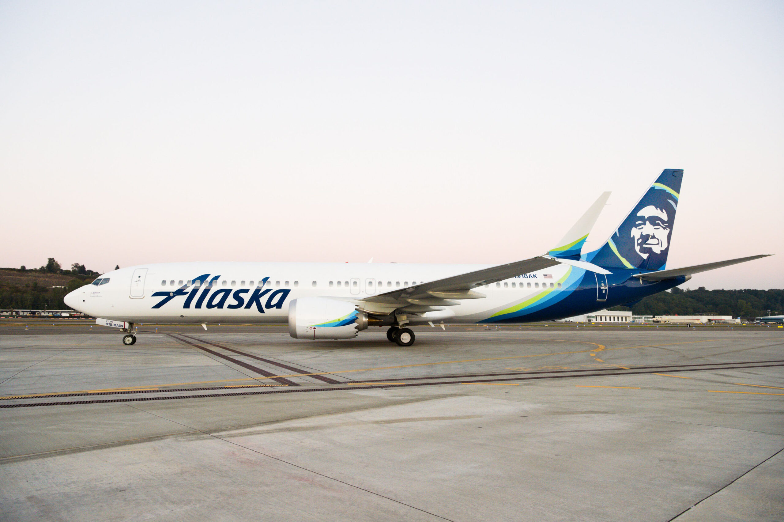 Alaska Airlines to one of the largest Boeing 737 MAX operators