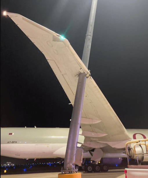 Qatar Airways 777 Freighter struck with a lighting pole in Chicago