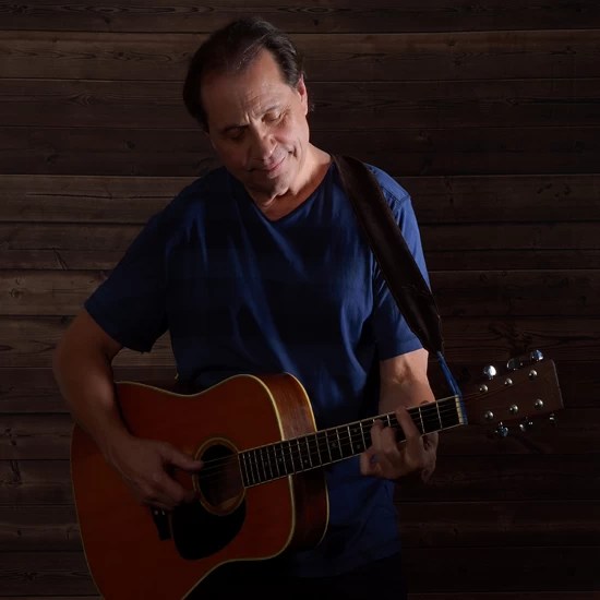 Delivering music digitally to radio programmers — Steven Fox "Let Em