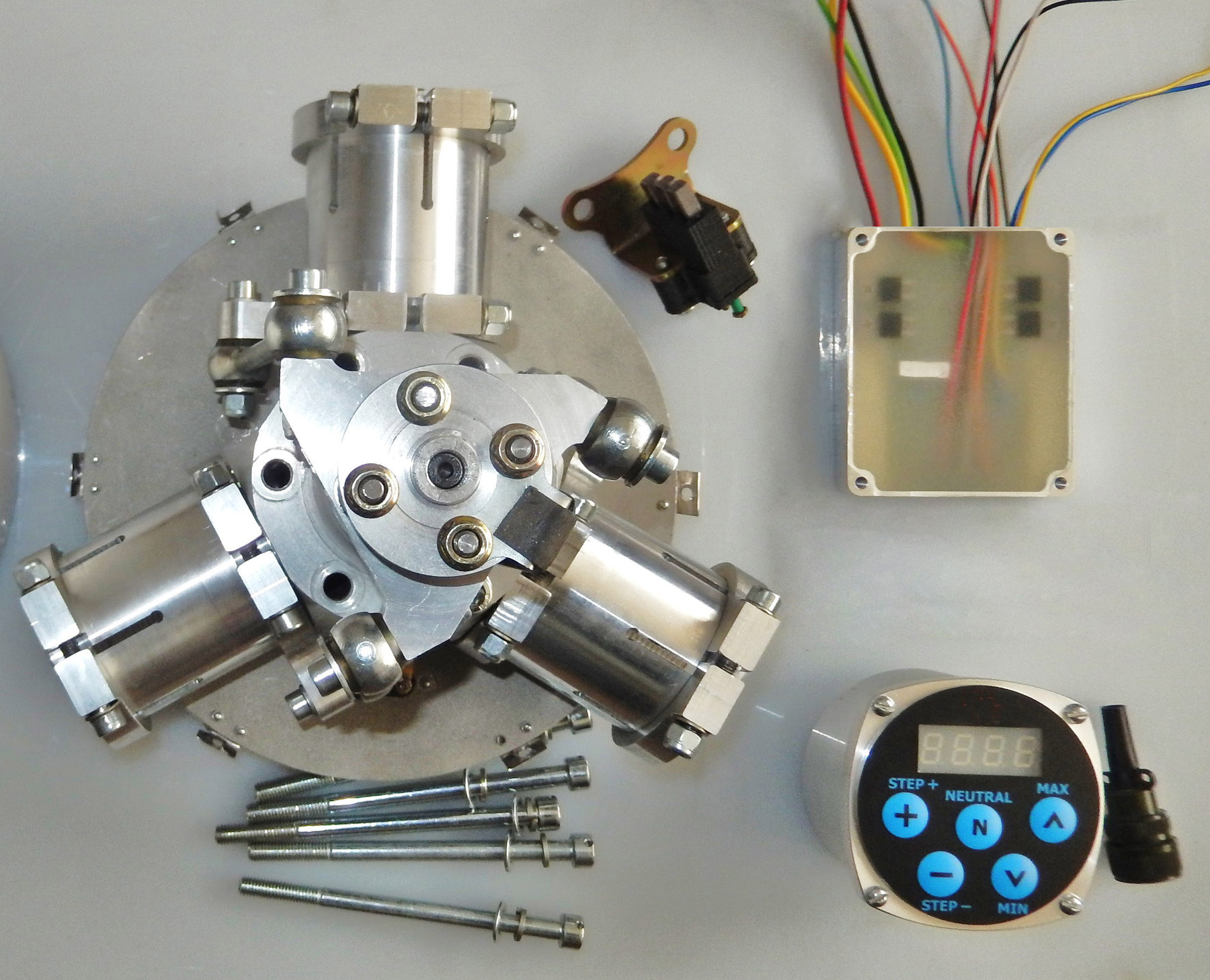 Variable pitch propeller electric controlled.