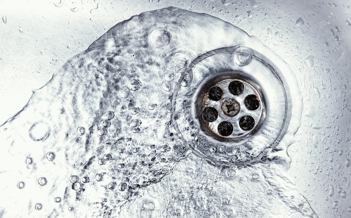 The Best 6 Ways For How To Clean A Sink Drain (DIY Guide)