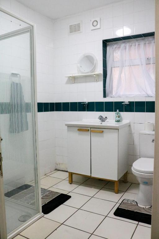 A Grand Modern Guest House in Disraeli Road, London E7 9JP AJB