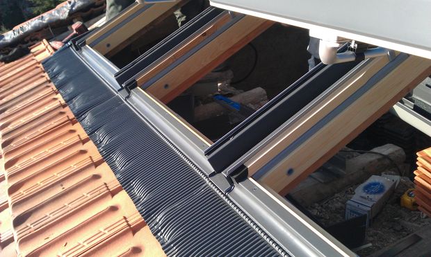 Velux Sur Tuiles Plates De Marseille Accueil A J Toit