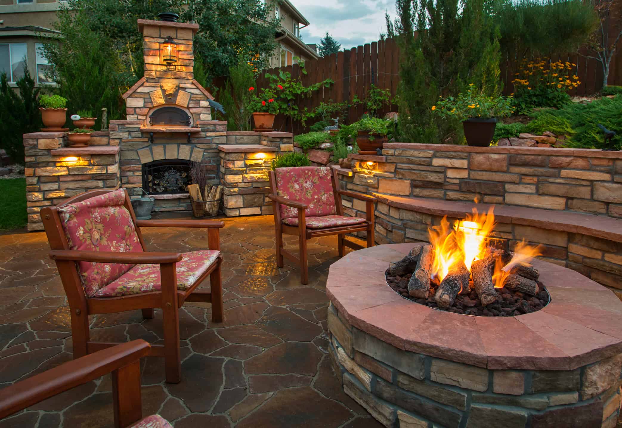 FIRE PITS EASE THE TRANSITION TO WINTER