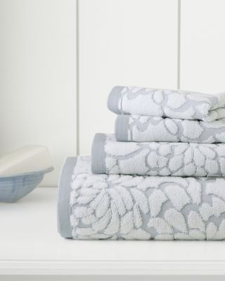 Mums Sculpted Towels Hill