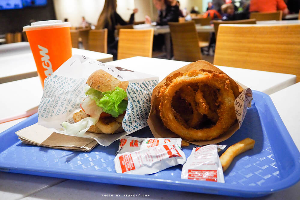 加拿大溫哥華⎮A&W美式漢堡 速食餐廳 清爽版漢堡 酥脆洋蔥圈