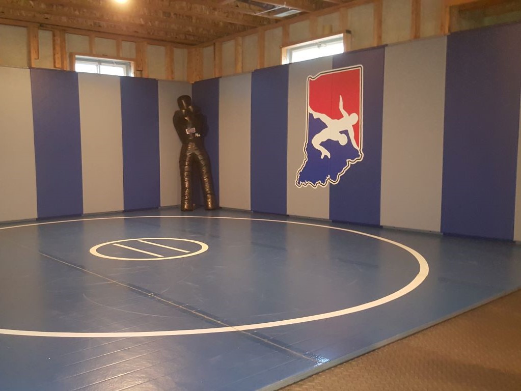 Instant Wrestling Room 10' x 10' wrestling mat and Removable Roll Up W