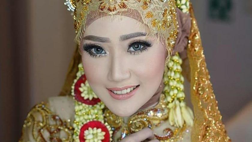 Kekinian! Ini Dia Referensi Foto Pengantin dengan Tema Adat Khusus Bagi  Kamu yang Berhijab
