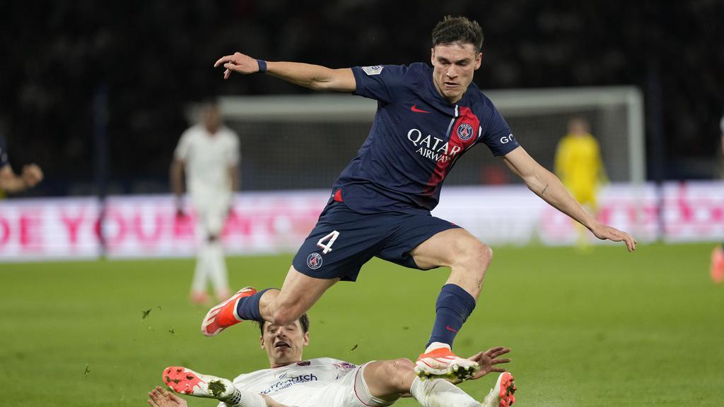 Langkah MU Rekrut Manuel Ugarte dari PSG: Pinjam Dulu, Beli Kemudian
