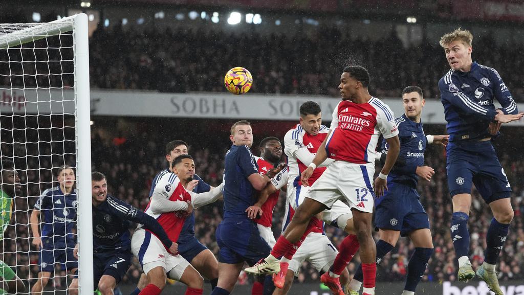 Bagaimana Jika Arsenal Cuma Bahaya dari Bola Mati?