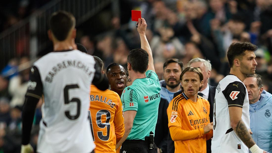 Ancelotti Geram Vinicius Dikartu Merah, Madrid Pastikan Naik Banding