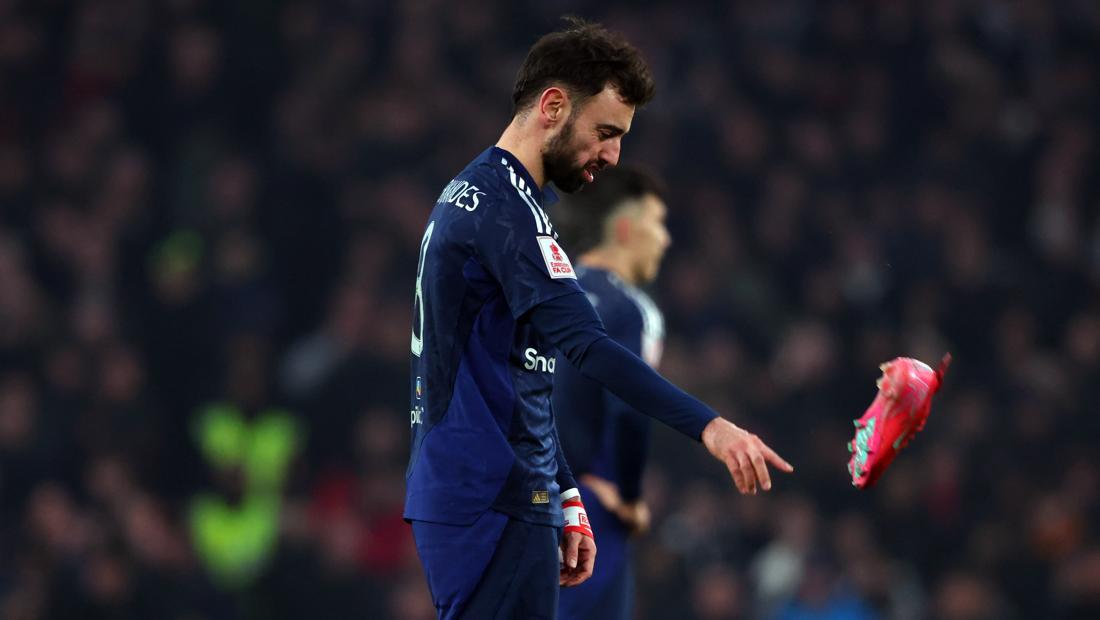 Bruno Fernandes Tantrum Lempar Sepatu, Berujung Kartu Kuning